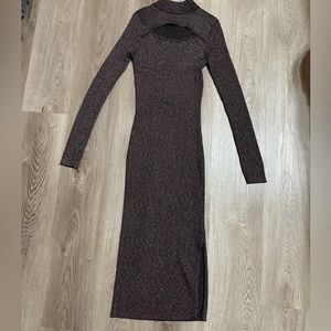 PRE-LOVED ♻️
Beautiful long sleeve sweater material